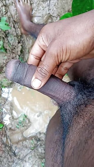 Barish me khaton me desi boy masturbation