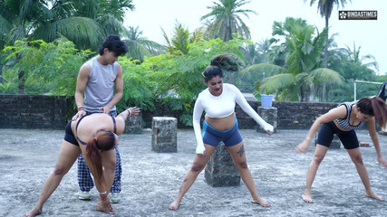 Desi Yoga Teacher Ko Sab Ladki Saath Saath Choda ( Hindi Audio ) Full Movie