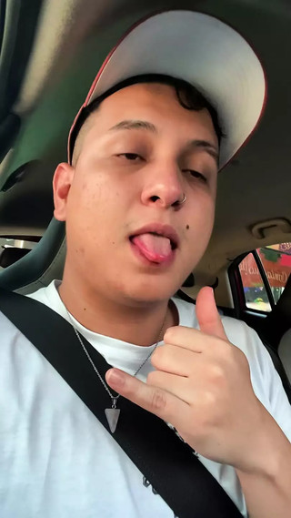 HE WRITES ME THAT HE IS AT THE GYM BUT THAT HE WANTS TO SUCK A BIG BIG FAT PINK PENIS