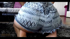 Big Booty Twerks in Daisy Jeans
