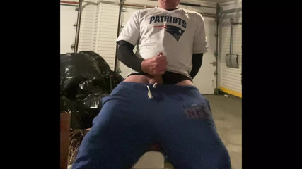 DILF JockDad87 shoots a load in the garage
