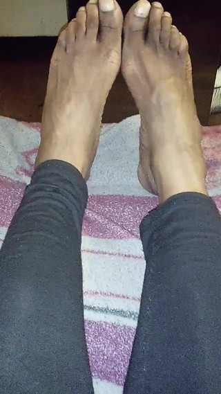 Long Legs Thick Thighs Pretty Feet Femboy Bottom Foot Fetish thumbnail