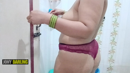 Desi aunty bathroom video leek part 2