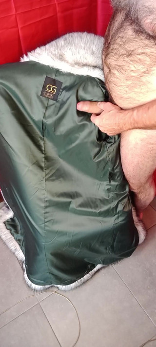 Ejaculating my sperma on the lining of a fake fur ladycoat