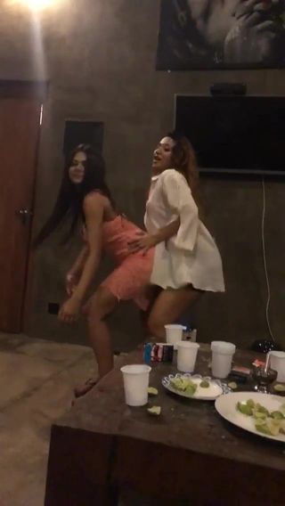 Sri Lankan girls dancing