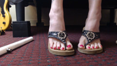 Red Nails Black Elegant Guess Flipflops