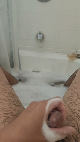 Relaxed Bath Wank: Jerking Off in the Tub and Feeling Good