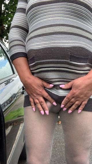 Crossdresser Kelly Drive To Carpark For A Wank In Tights