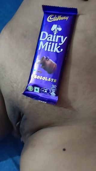 Bhabhi ki chut me chocolate