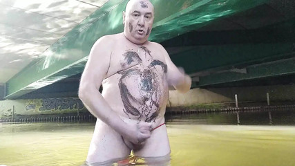 Fat pig Pascal masturbates in the humidity and mud under a bridge