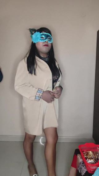 Crossdresser Striptease thumbnail