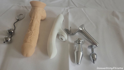 A little bit anal play... what fits in my ass... try some toys...