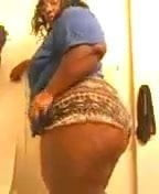 Candy Yams dances dat sexy ass