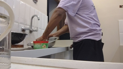 While working in the kitchen tote, I wanted to have sex.