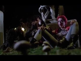 Linnea Quigley in Return of the living