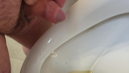 Uncut Mini Penis peeing