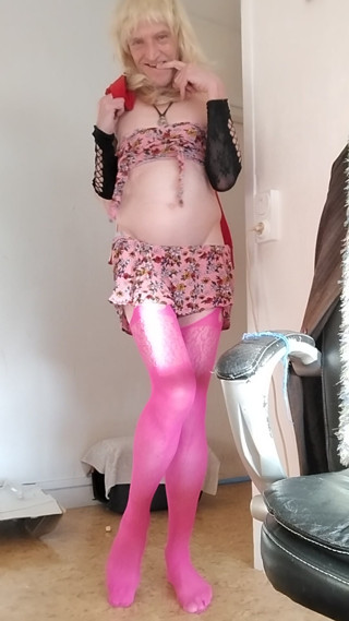 In blonde and naughty pink (part 2)