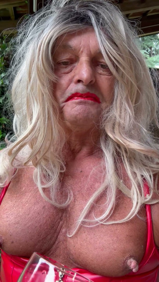 Shemale kassy54 drinks piss in a glass