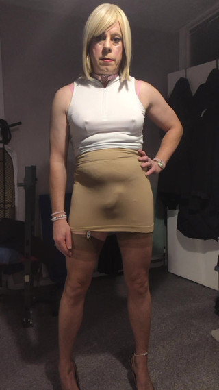Holly's got a skirt bulge