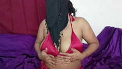 Indian Desi prostitute Tamanna puts the bottle in her pussy, squeezes her breasts and drains the milk