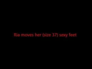 Ria moves her sexy (size 37) feet