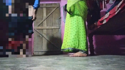 Desi Hindi sexy hot fucking by lifting the saree and standing in canoe style and making a mare