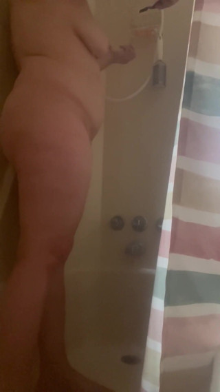Start to Shave the Fat Pussy