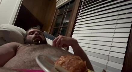 Me eating like a gainer pig