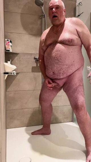 I fat pig swallow my piss and jerk off my mini cock