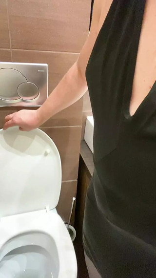 pissing in dress thumbnail