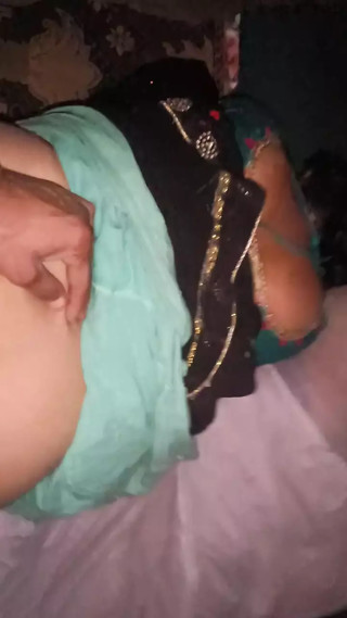 Desi Bhabhi ki choot ka paani
