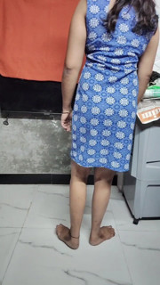 Indian girl showing her full nude body