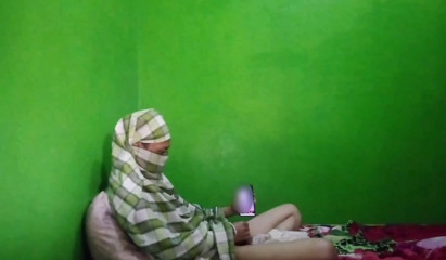 in  own room doing VCS via application for 5 minutes 32 seconds