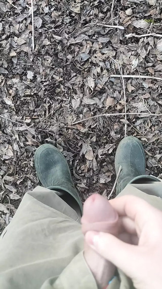 quick cum outdoors