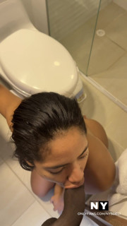 Blowjob in the bathroom of my best friend's house -amateur couple- nysdel