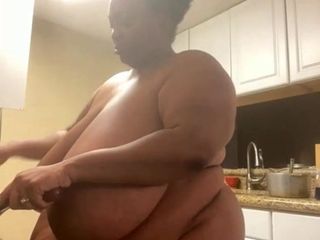 Black SSBW With Saggy Tits cooking nude