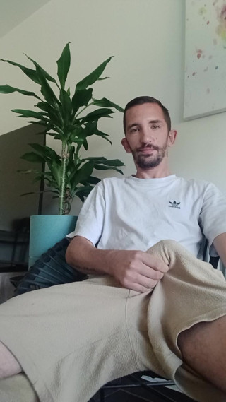 Young who makes his big cum