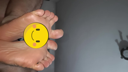 Show feet and wanz jerk off