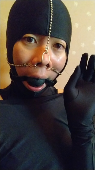 I masturbated comfortably with no makeup, muzzle and nose hook, and full body tights! thumbnail