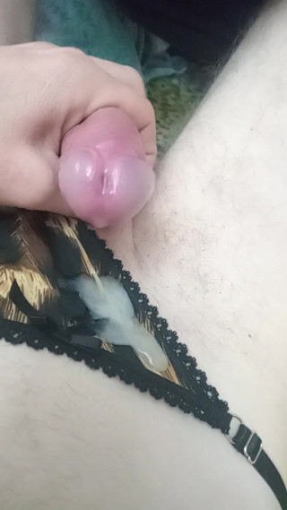 Cum on my pantyes