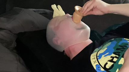 My second Breathplay. Latex Glovemask and Dildo suckig 26x7m