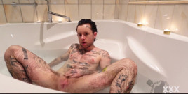 Tattooed Ftm in the Bath! Pink Pussy XXX Skips Lets You Watch