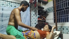 Aunty ne naya saree or blouse ke sath sex kra apne husband ke sath