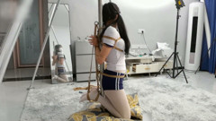 The Girlfriend in White Stockings Was Tied to an Iron Post with Rope, Her Legs Suspended, Vibrators Tickled All Over