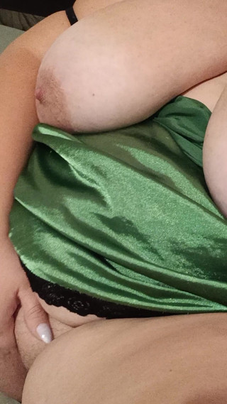Wet pussy cums on big tits