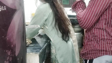 Cute school girl ko paise dekar hotel me le jakar jabar doodh daba kar pela