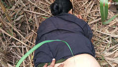 Ganne ke khet mein bhabhi ki gand chudai Indian sex video
