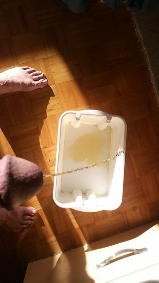Pissing amazing sound