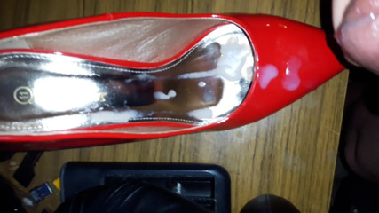 Me cuming in my red high heel shoes