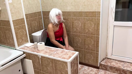 I approached mature milf when she was sitting on the toilet and persuaded her to show tits and anal sex
